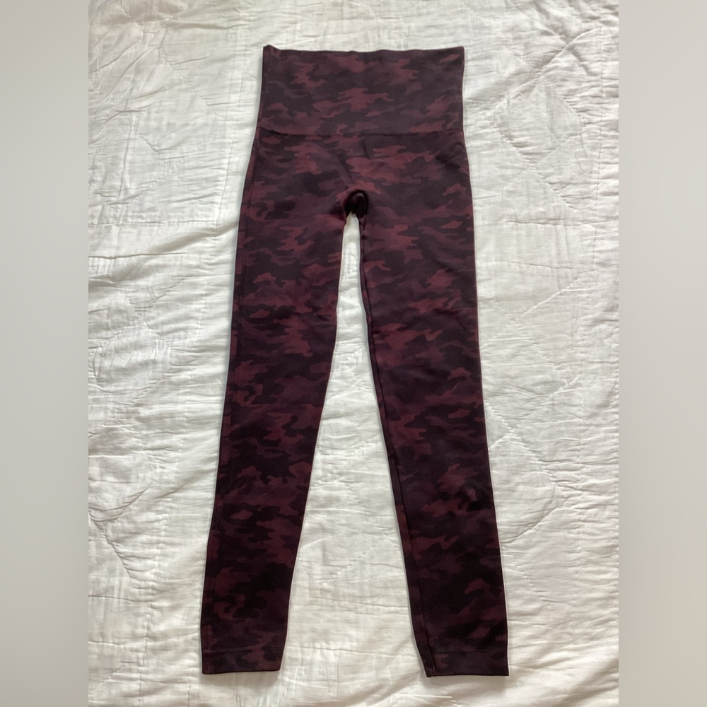 Spanx‎ Look At Me Now Seamless Burgundy Camo Legging Medium